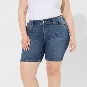 **NWT** torrid Bombshell 8" Bermuda Short in Upstate